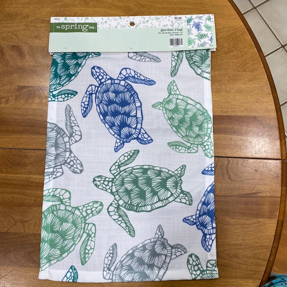 NWT.  Sea turtle, garden flag.